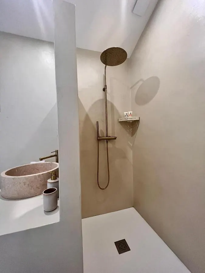 Love hôtel Le Clos Des Delices - Love Room - Chambre Avec Spa, Terrasse Et Parking Privatif Aubagne France
